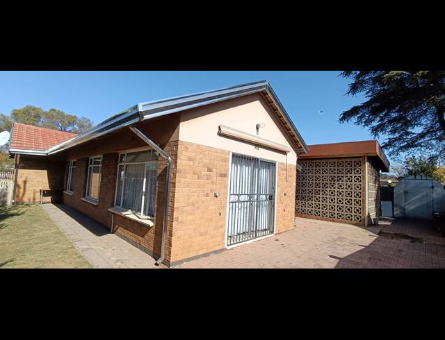 3 BEDROOM HOUSE FOR SALE IN VANDERBIJLPARK CE 5
